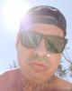 Dee is single in Waialua, HI USA